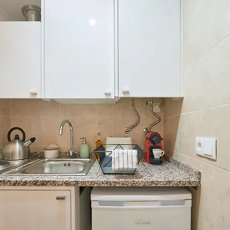 Central, Comfy And Light-filled Apt, By Timecooler Apartman