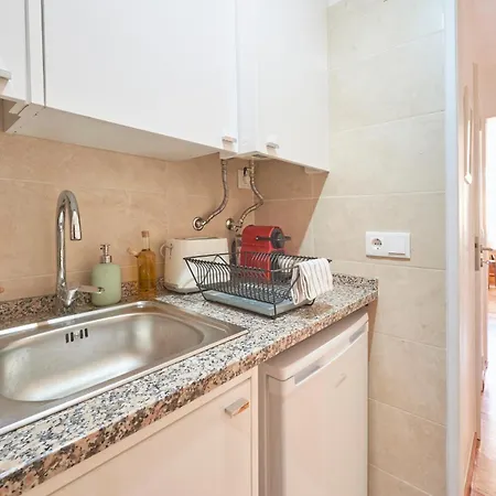 Central, Comfy And Light-filled Apt, By Timecooler