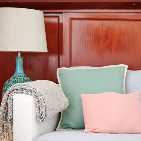 Central, Comfy And Light-filled Apt, By Timecooler