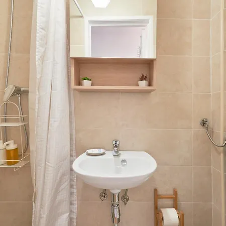 Central, Comfy And Light-filled Apt, By Timecooler Lisboa