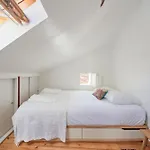 Central, Comfy And Light-filled Apt, By Timecooler * 리스본