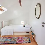 아파트 Central, Comfy And Light-filled Apt, By Timecooler *