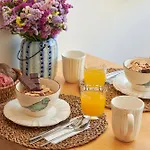 Central, Comfy And Light-filled Apt, By Timecooler * 리스본