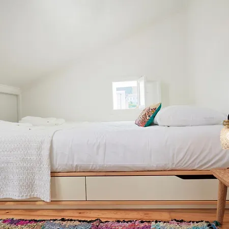 Central, Comfy And Light-filled Apt, By Timecooler Lisbon