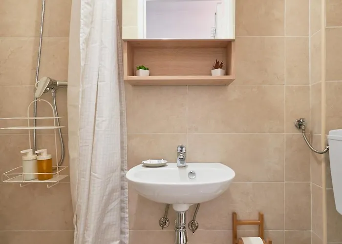 شقة Central, Comfy And Light-filled Apt, By Timecooler