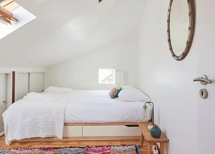 شقة Central, Comfy And Light-filled Apt, By Timecooler *