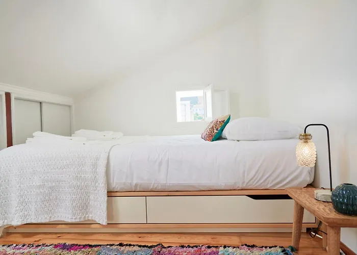 Central, Comfy And Light-filled Apt, By Timecooler Lisboa