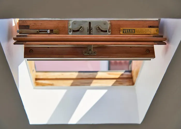 Central, Comfy And Light-filled Apt, By Timecooler شقة *