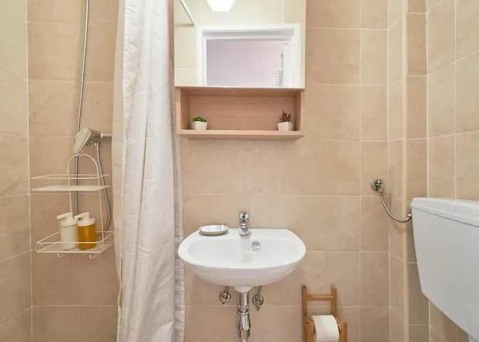 Central, Comfy And Light-filled Apt, By Timecooler Lisboa