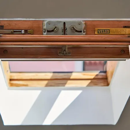 Central, Comfy And Light-filled Apt, By Timecooler Апартаменти *